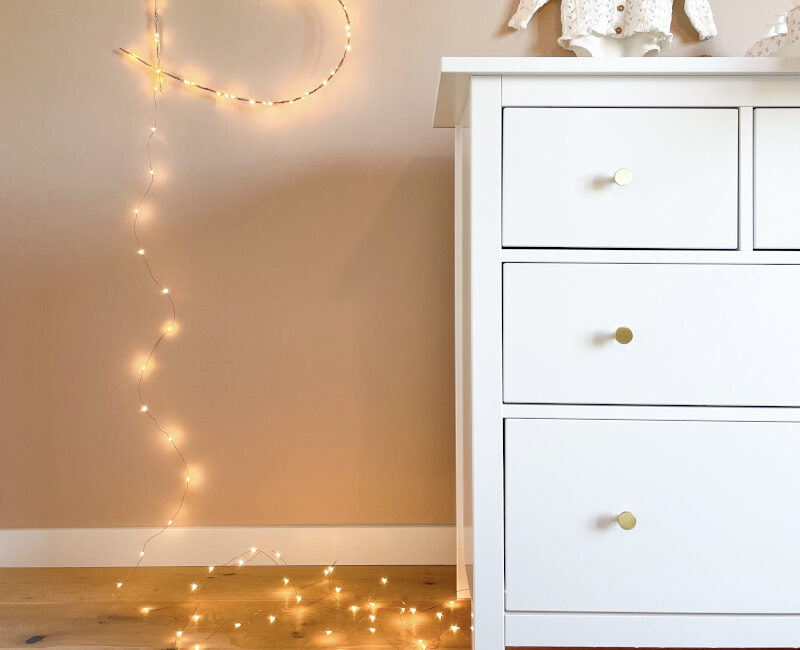 guirlande lumineuse en forme de coeur pour décorer chambre bébé